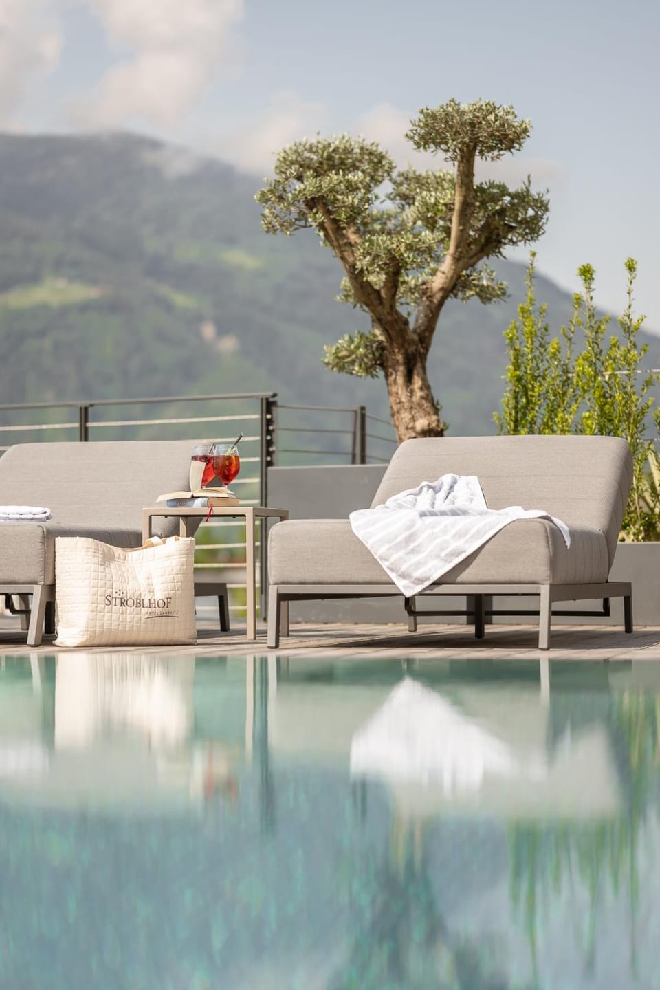 Natural landscape, Mountain view, Pool view, Swimming pool, sunbed