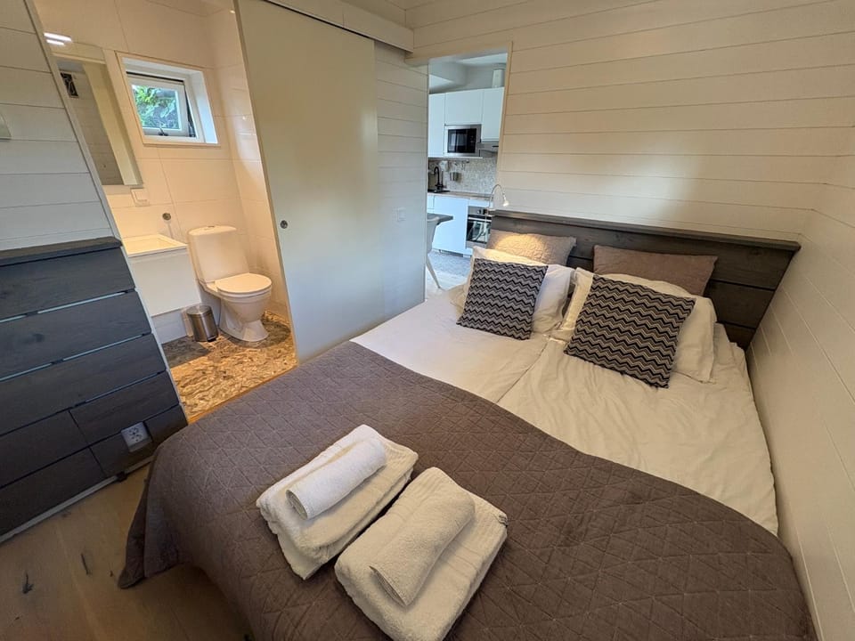 Bed, Bathroom, Bedroom