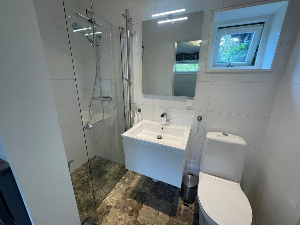 Shower, Toilet, Bathroom, towels, towels