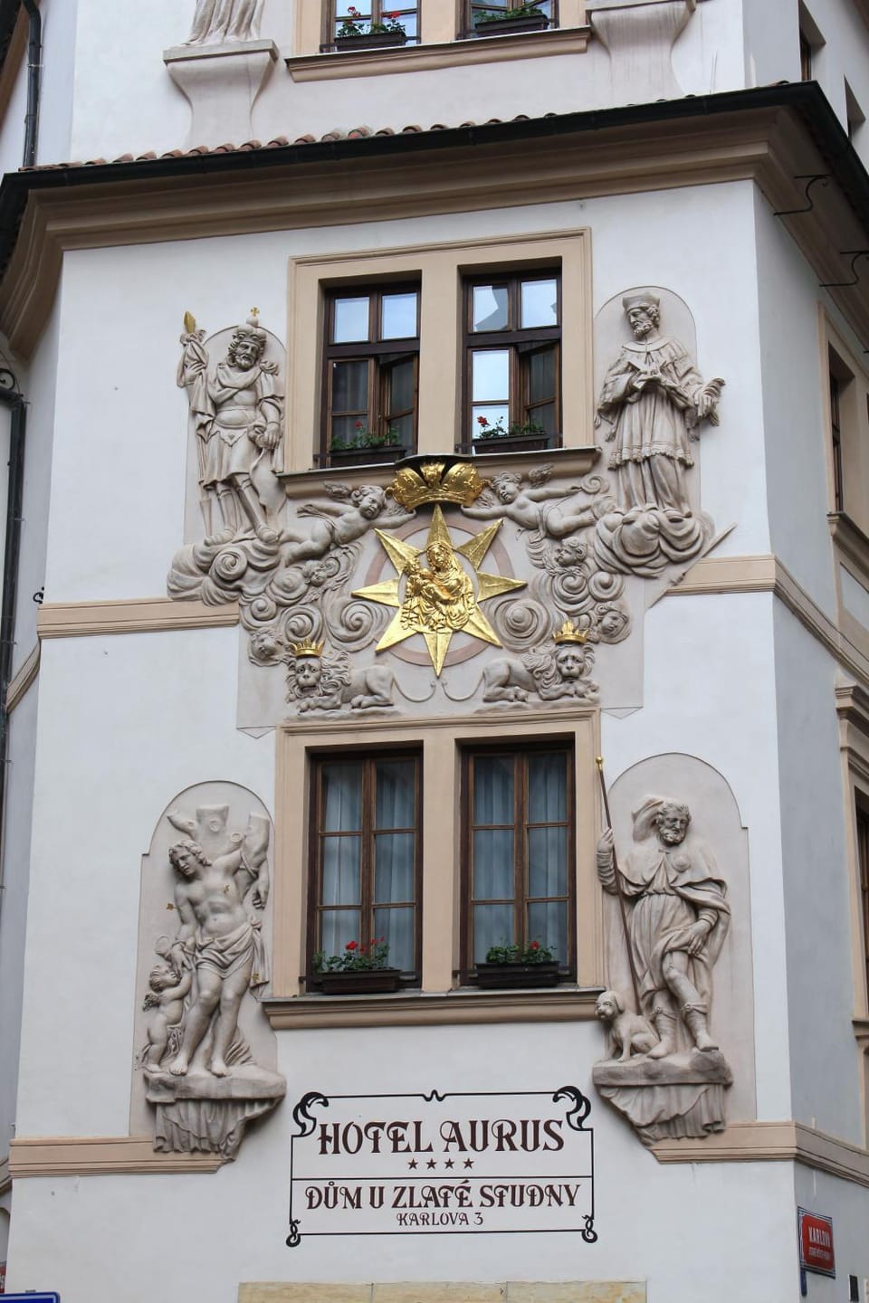 Facade/entrance