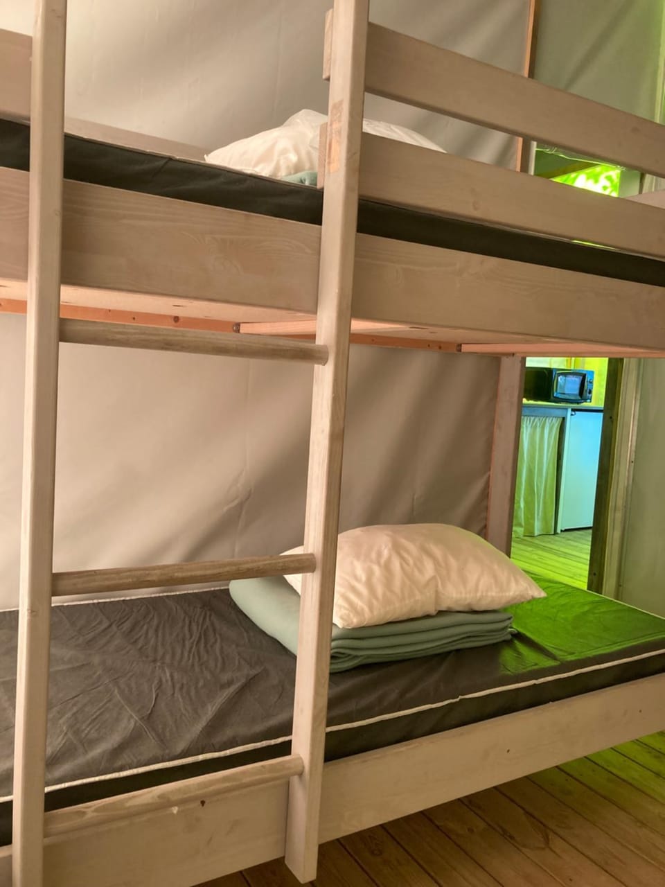 Bed, Photo of the whole room, Bedroom, bunk bed
