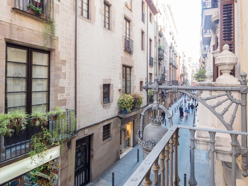 Rent Top Apartments near Plaza de Catalunya Apartment in Barcelona