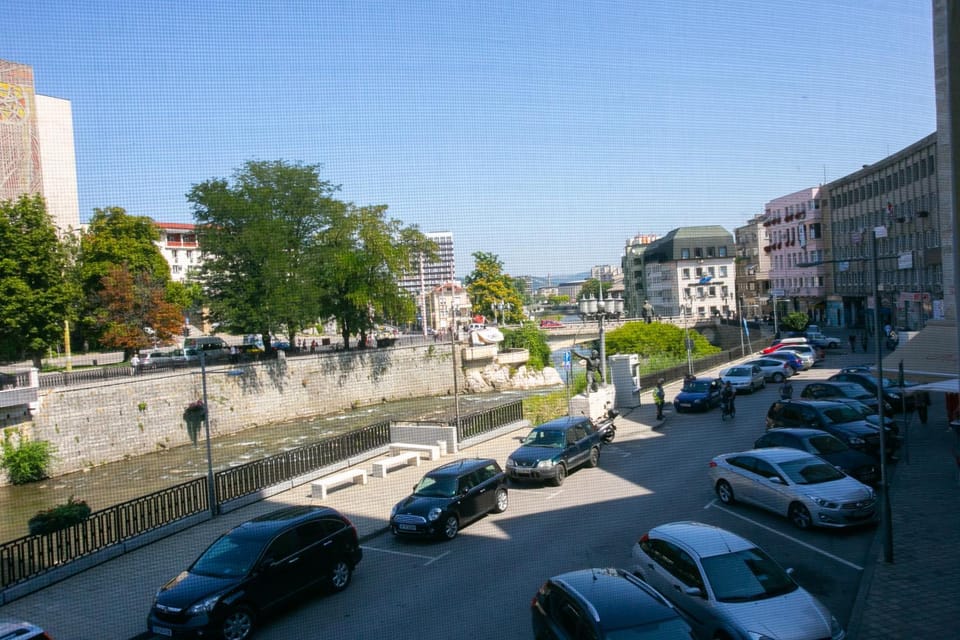 Day, Neighbourhood, City view, Street view, Location, Parking