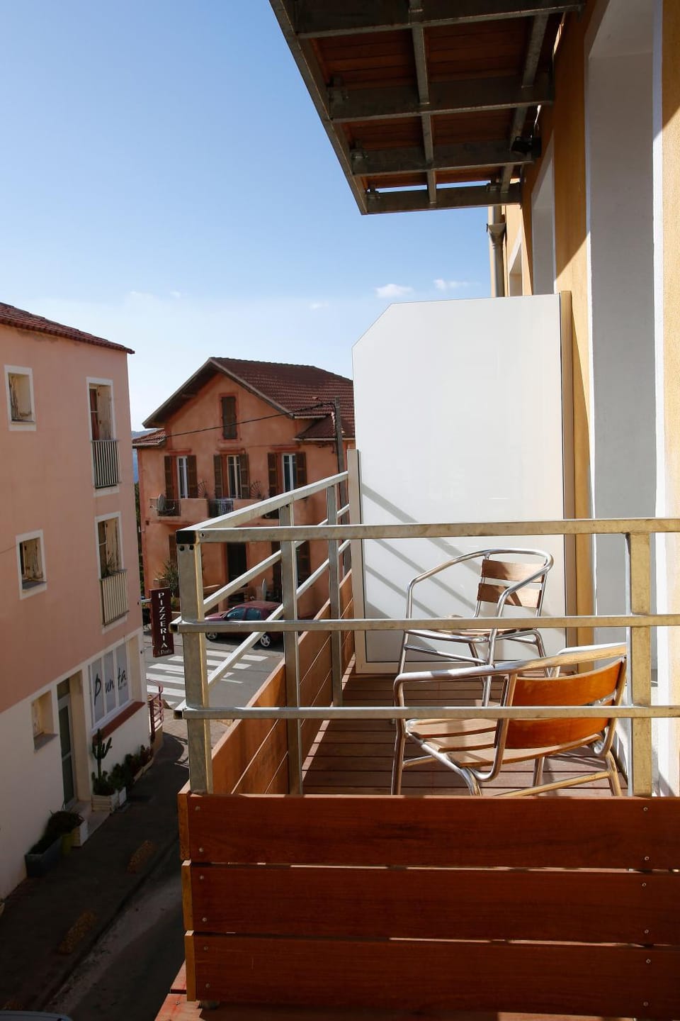 Neighbourhood, Balcony/Terrace, Street view