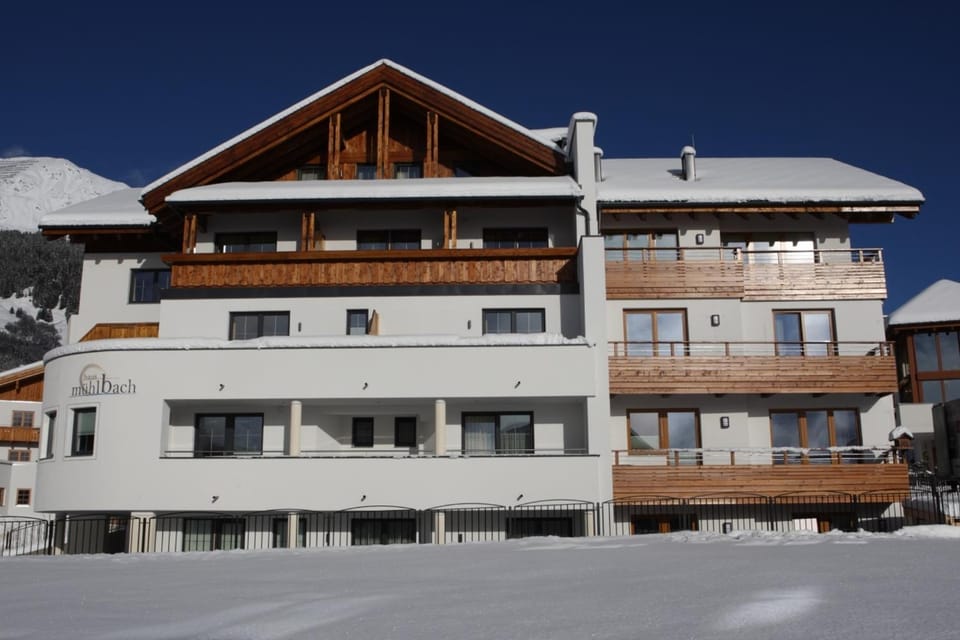 Facade/entrance, Winter