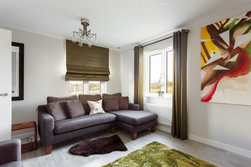 Heath Reach - Just a short distance to Tower Park House in Poole