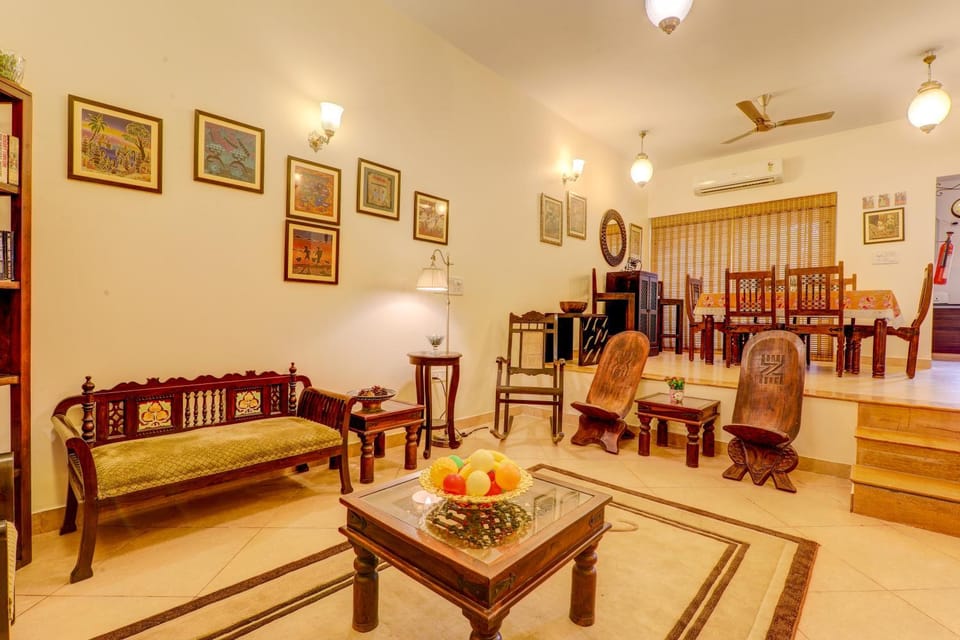 Living room, Seating area, Dining area, fireplace, air conditioner