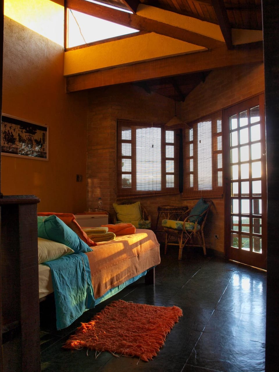 Bed, Photo of the whole room, Seating area, Bedroom