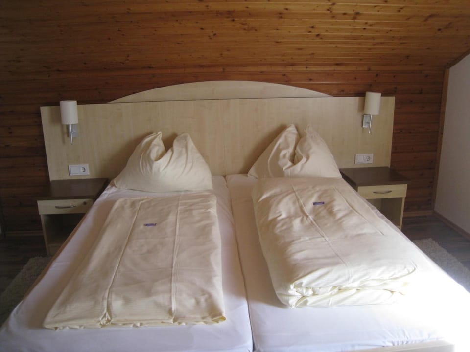 Gasthof Strobl Waldfrieden Garni Bed and Breakfast in Salzburgerland