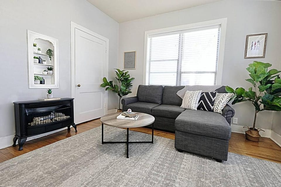 Relaxing 1 BR near Lower Greenville Free Parking Apartment in Dallas