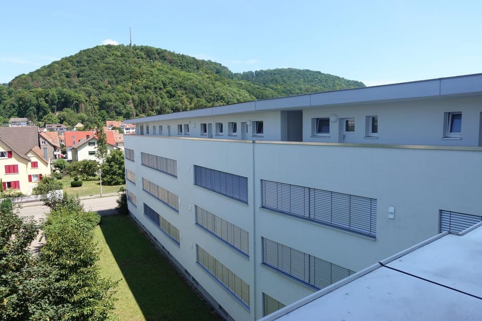 Property building, Neighbourhood, Balcony/Terrace, Mountain view