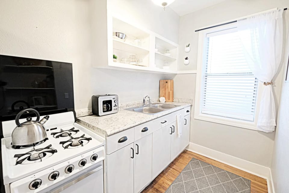 Global Cup Fresh & Bright, Lower-Greenville Ave Area Apartment in Dallas