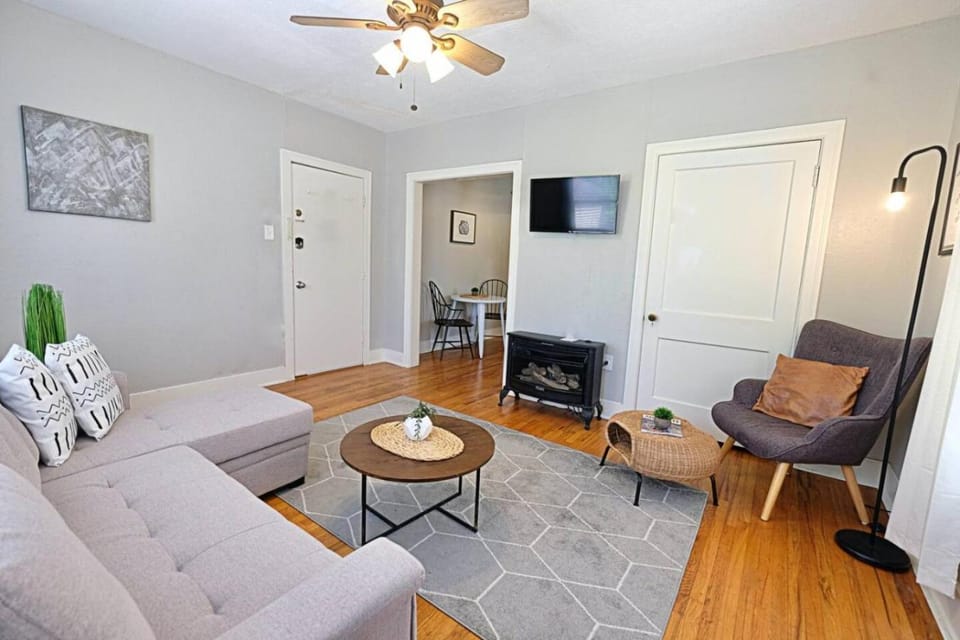 Fresh & Bright, Lower-Greenville Ave Area Apartment in Dallas
