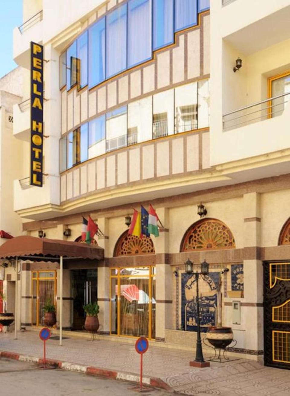 Property building, Facade/entrance