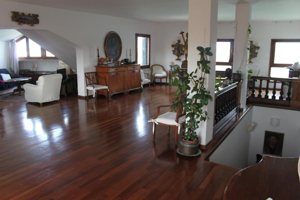 Communal lounge/ TV room, Living room, Lobby or reception, Lounge or bar, Banquet/Function facilities, Seating area, Dining area