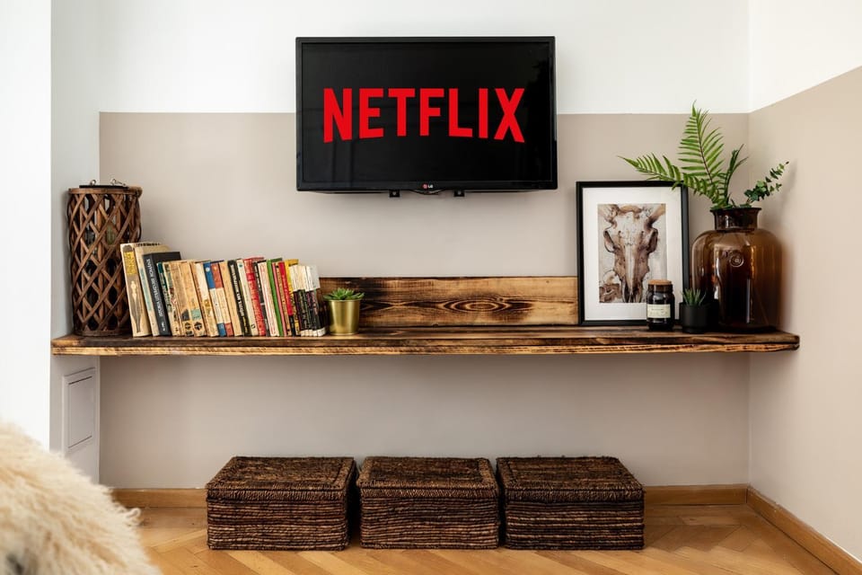 TV and multimedia, Other, Photo of the whole room, Decorative detail, Bedroom, Entertainment