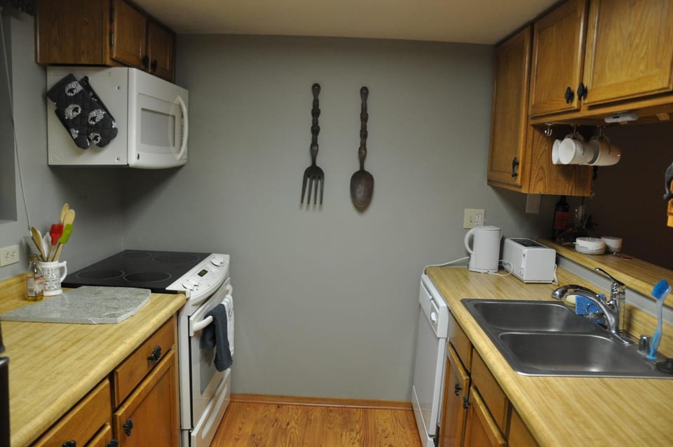 Kitchen or kitchenette