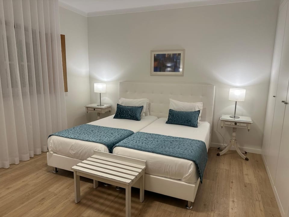 Bed, Photo of the whole room, Bedroom, City view