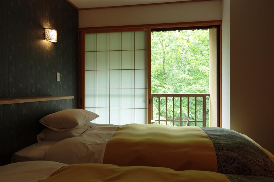 Toilet, TV and multimedia, Balcony/Terrace, Decorative detail, Bedroom, Mountain view, River view