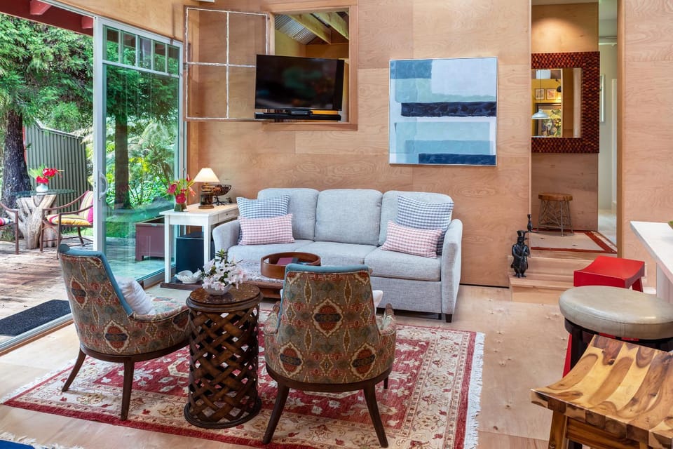 Communal lounge/ TV room, Living room, Seating area, Evening entertainment