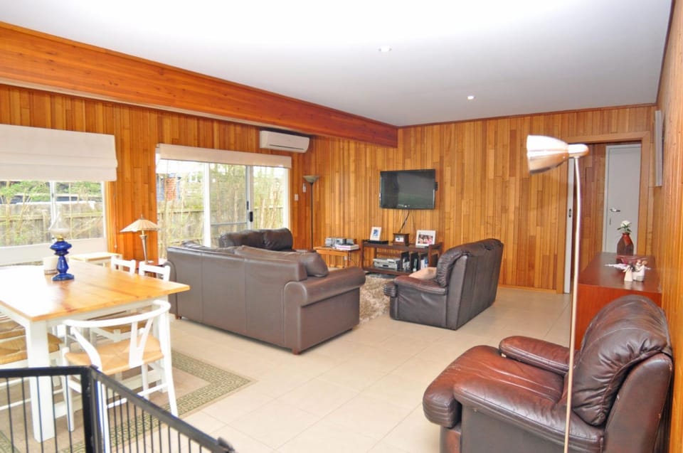 Welcome Break Pet Friendly House in Inverloch