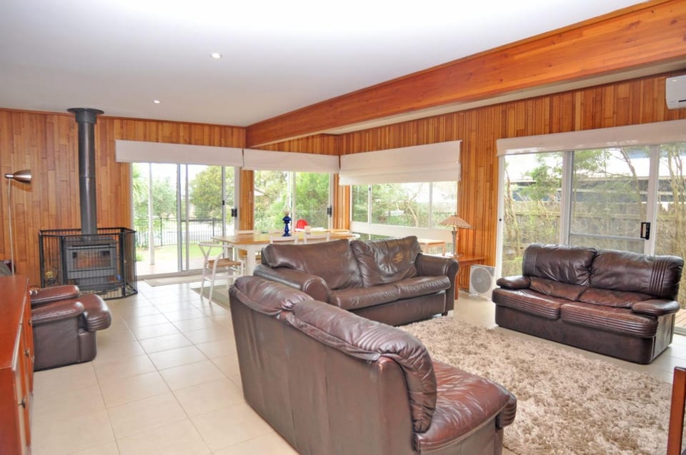 Welcome Break Pet Friendly House in Inverloch
