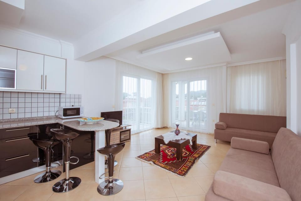 Kitchen or kitchenette, Living room, Seating area, Dining area