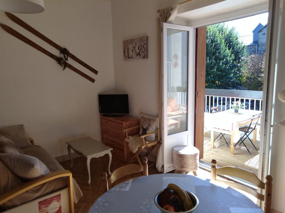Le Pardeilhan Appt chaleureux, lumineux avec terrasse et parking en coeur de ville Apartment in Catalonia