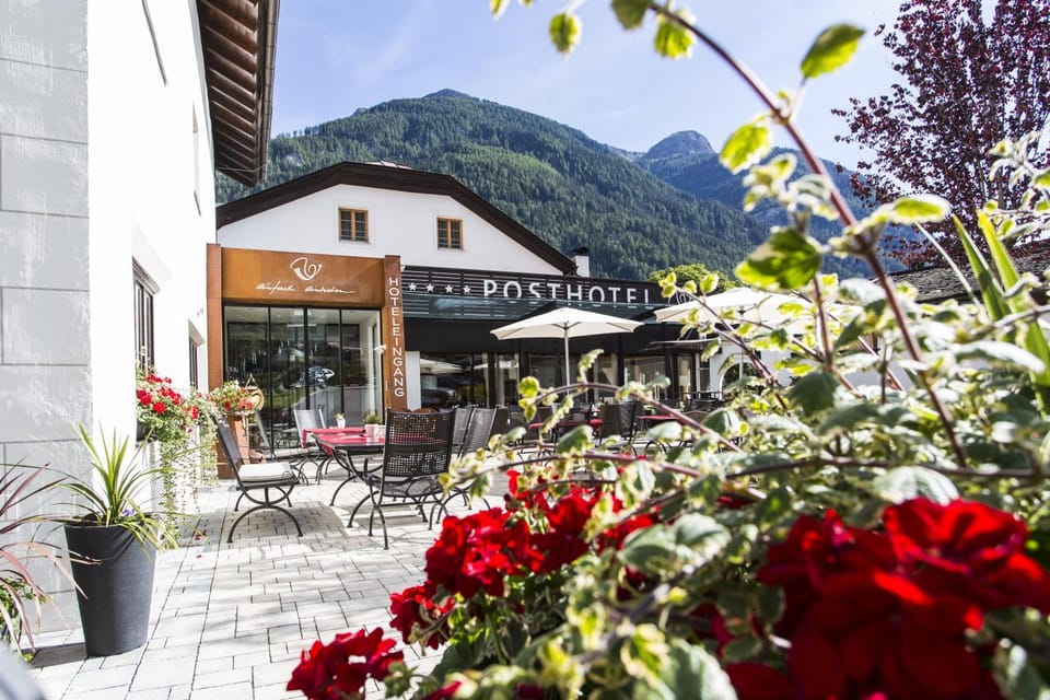 Spring, Seating area