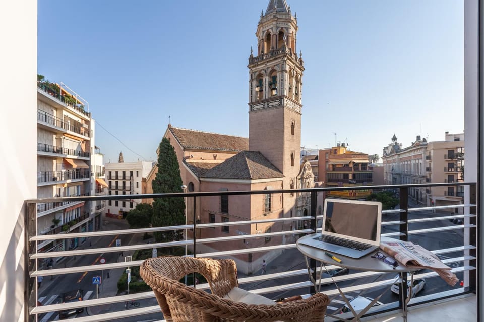 Nearby landmark, Balcony/Terrace, City view