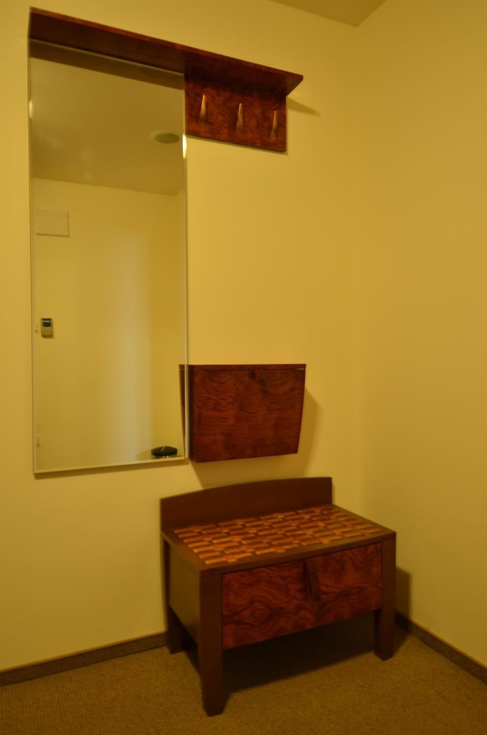 Photo of the whole room, Decorative detail