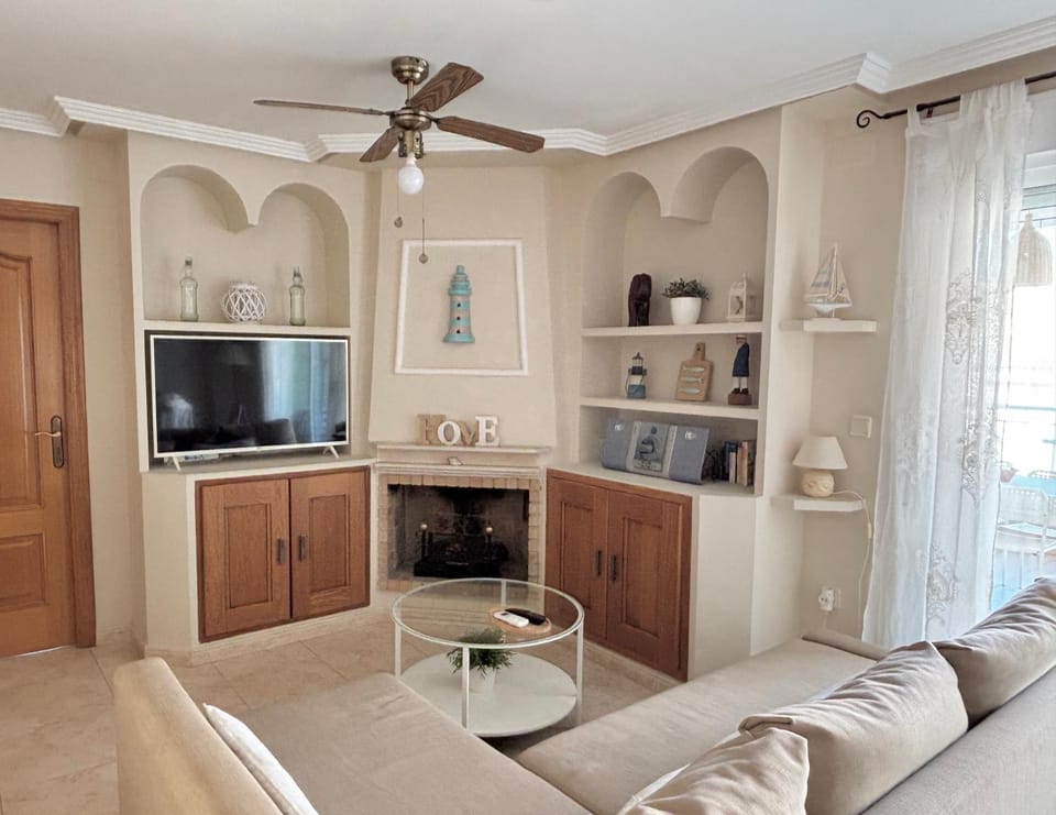 TV and multimedia, Living room, Seating area, fireplace