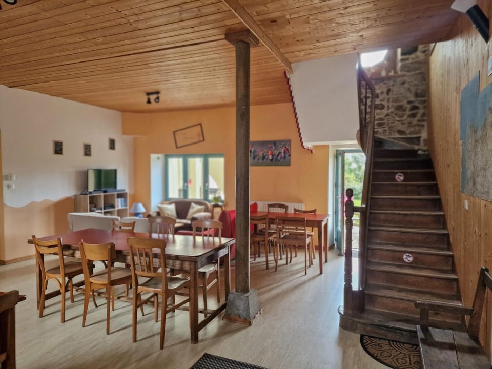 Communal lounge/ TV room, Lobby or reception