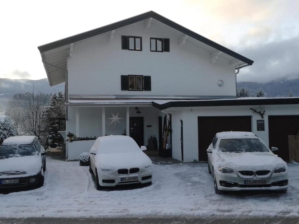 Property building, Facade/entrance, Winter, On site