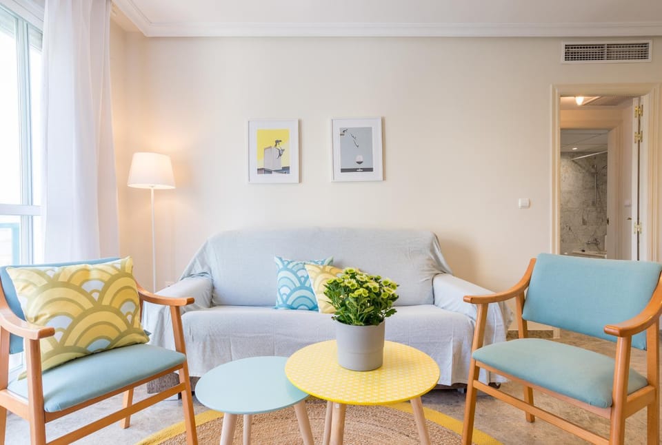 TV and multimedia, Living room, Seating area, air conditioner