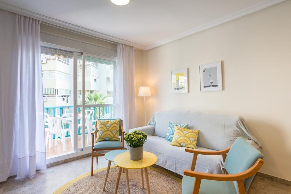Balcony/Terrace, Living room, Seating area, City view, air conditioner