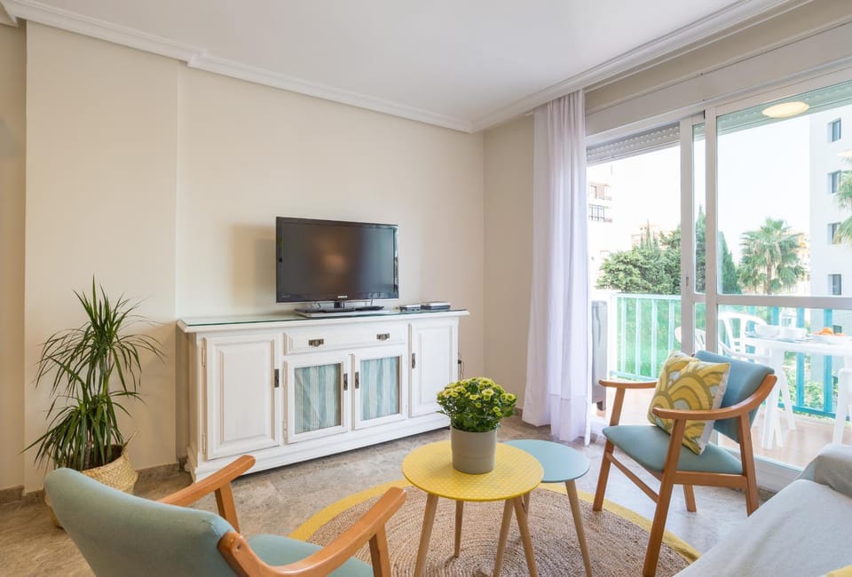TV and multimedia, Balcony/Terrace, Living room, Photo of the whole room, Seating area, air conditioner