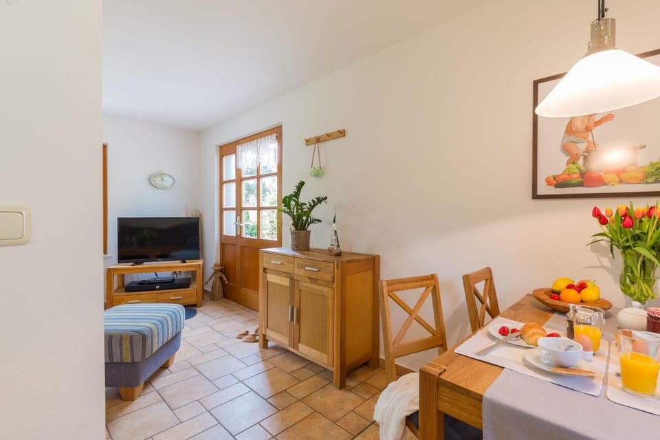 reetgedecktes FH am Deich 21 Apartment in Wustrow