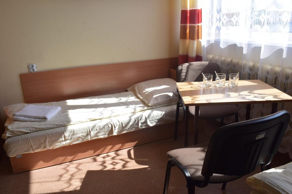 Bed, Dining area