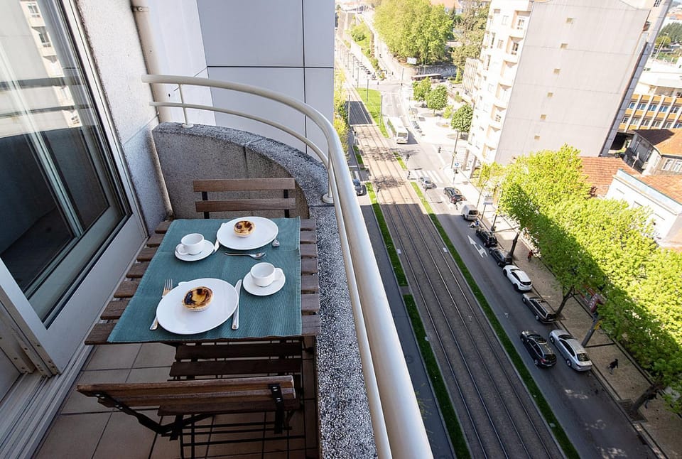 Balcony/Terrace, Street view