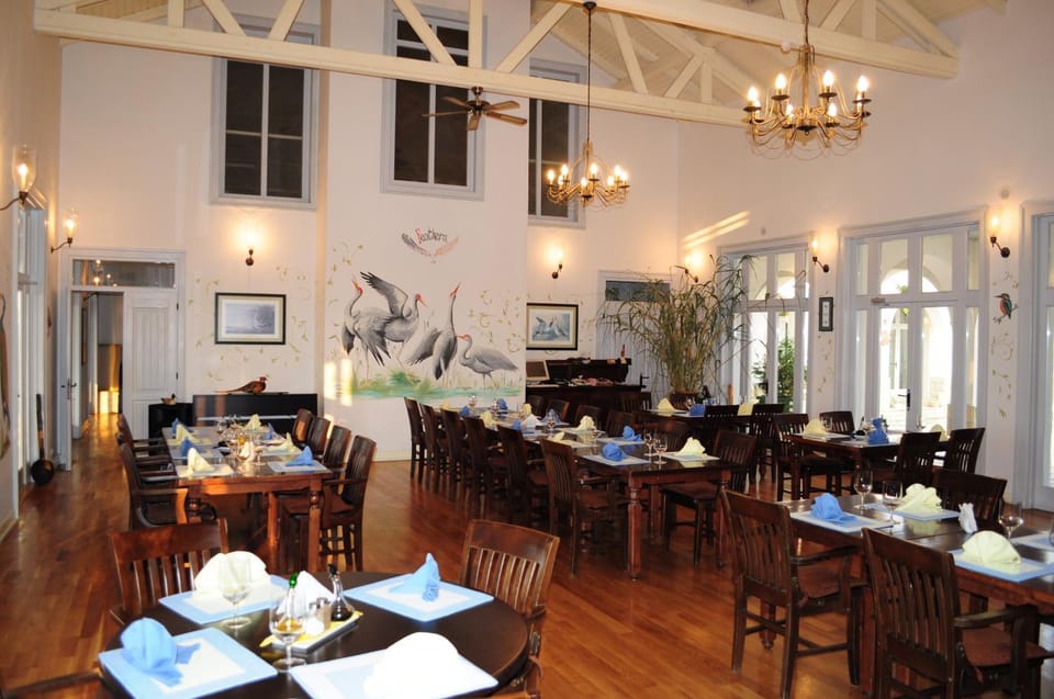 Restaurant/places to eat, Restaurant/places to eat, Food and drinks, Banquet/Function facilities, Food, Breakfast, Lunch, Dinner