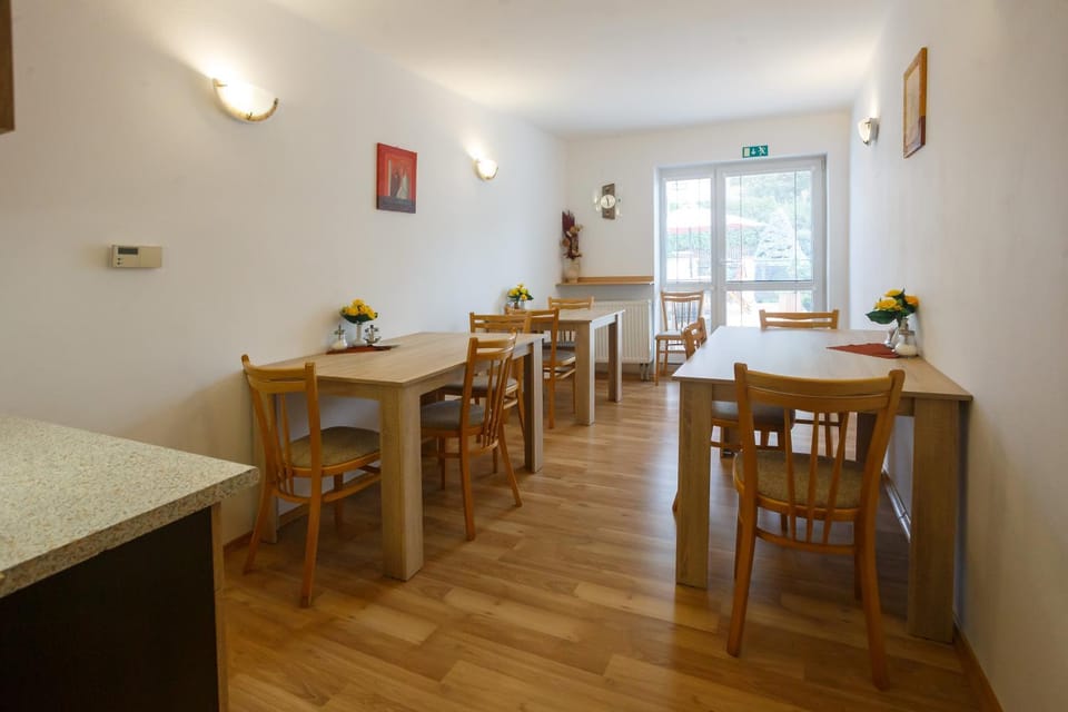 Dining area, Continental breakfast