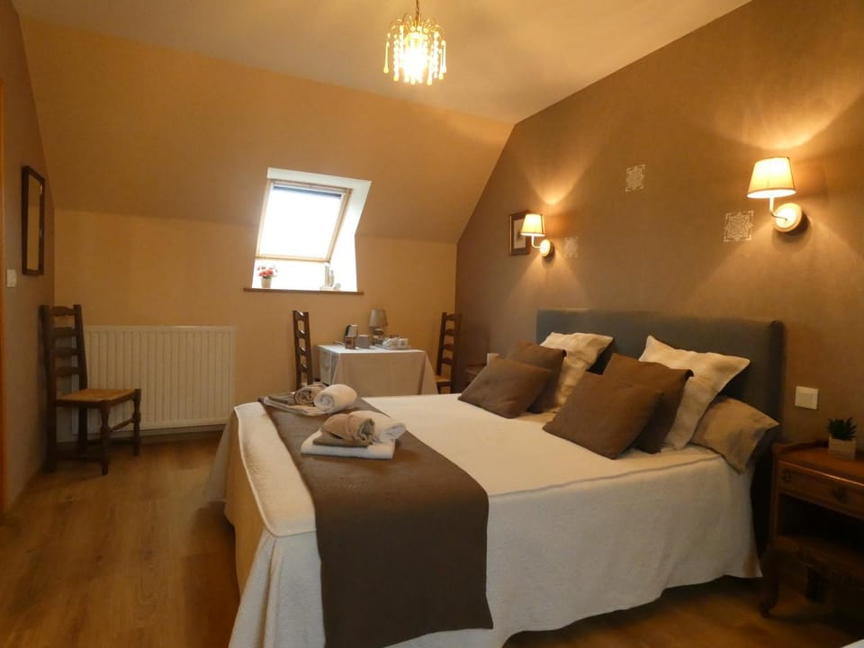 Bed, Photo of the whole room, Bedroom, internet