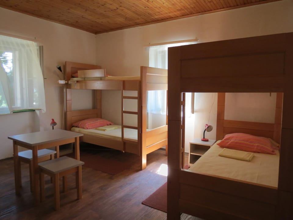 Bedroom, bunk bed