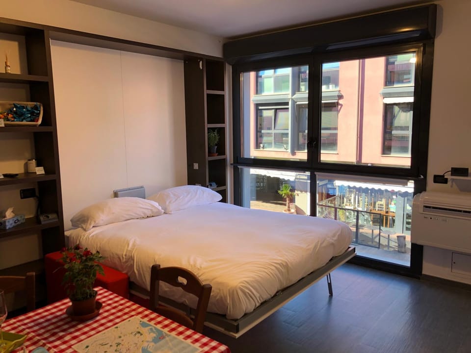 Bed, Day, Winter, Photo of the whole room, Bedroom, On site
