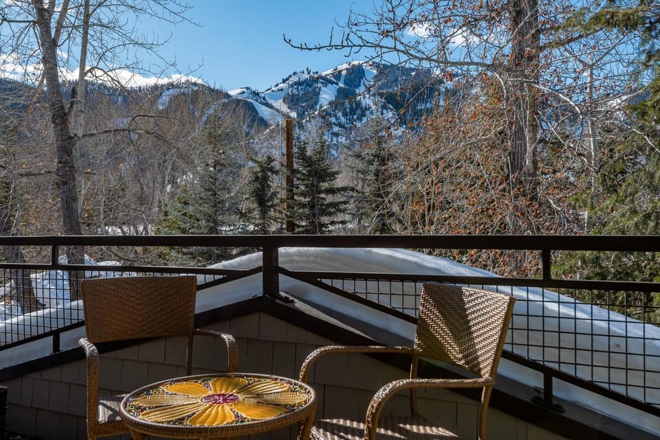 Balcony/Terrace, Mountain view