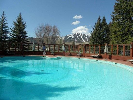 Saddle Road Home 104 House in Ketchum