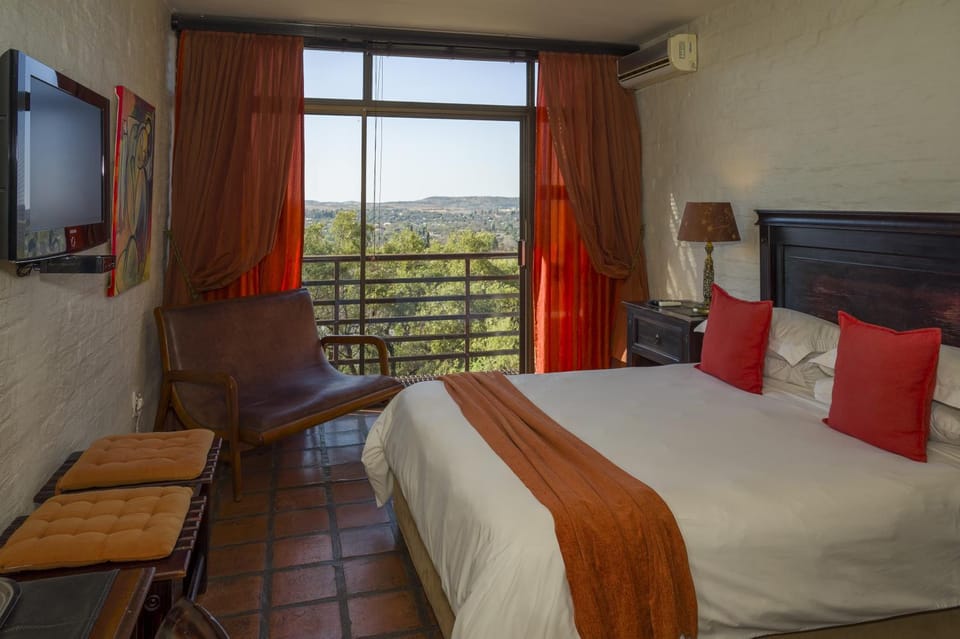 Bed, TV and multimedia, View (from property/room), Balcony/Terrace, Bedroom