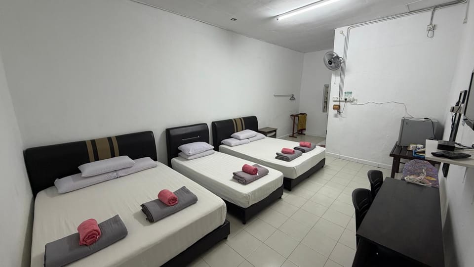 Bunga Raya Guest House BALING Bed and Breakfast in Kedah