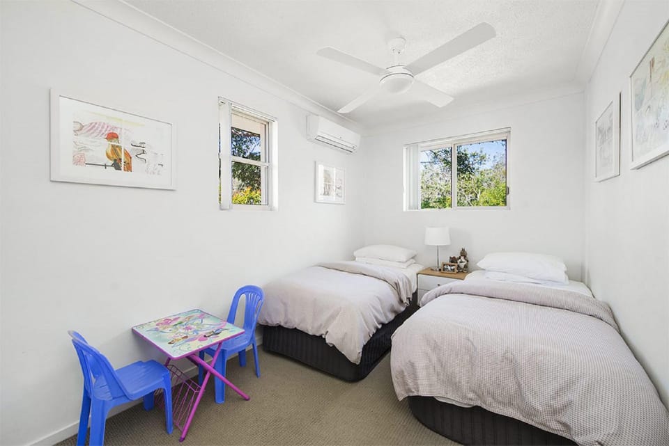 Bed, Photo of the whole room, Bedroom, fireplace, air conditioner